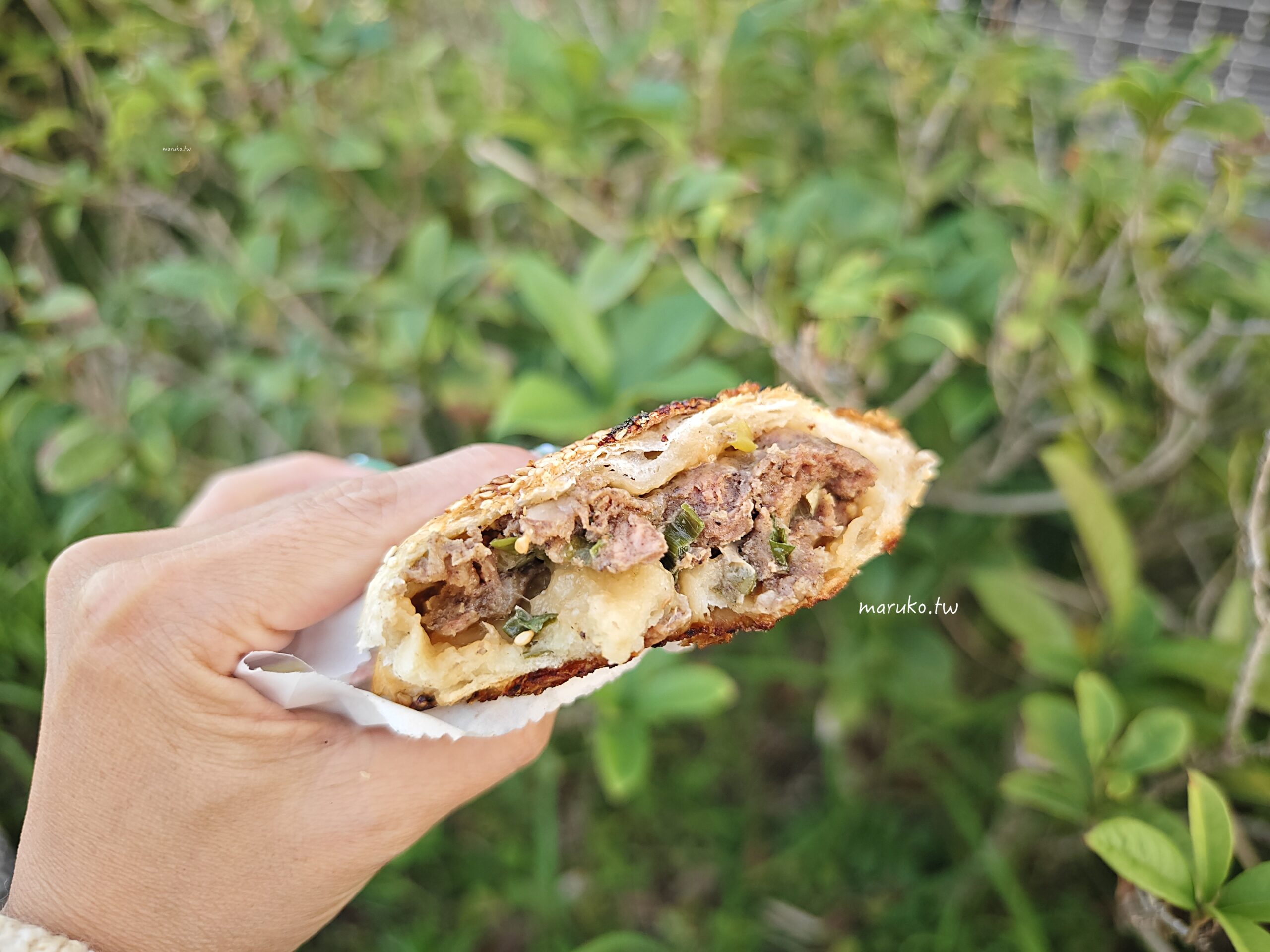 【台北】老張炭烤燒餅店｜在地人氣小吃必點皮脆肉香的炭烤胡椒餅，南港展覽館週邊美食推薦！ @Maruko(丸子)與美食有個約會