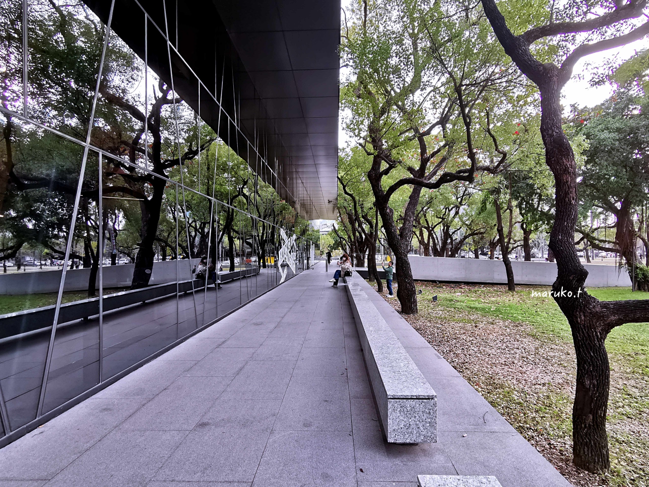 屏東縣立圖書館總館 南國首座森林圖書館，還書得來速快速又方便！ @Maruko(丸子)與美食有個約會