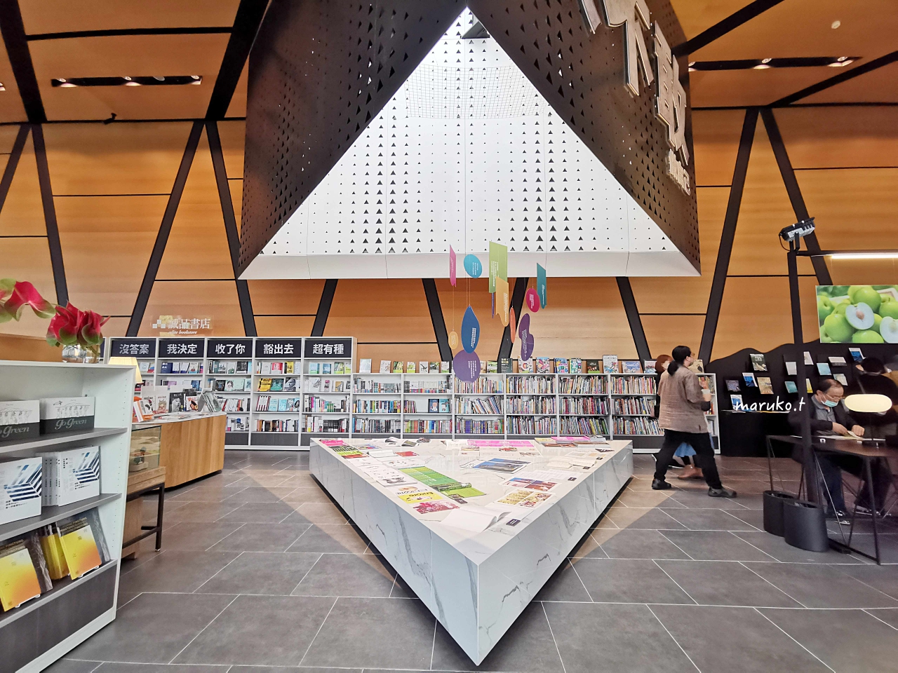 屏東縣立圖書館總館 南國首座森林圖書館，還書得來速快速又方便！ @Maruko(丸子)與美食有個約會