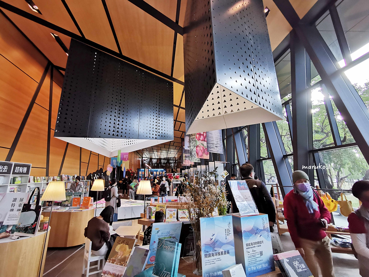 屏東縣立圖書館總館 南國首座森林圖書館，還書得來速快速又方便！ @Maruko(丸子)與美食有個約會