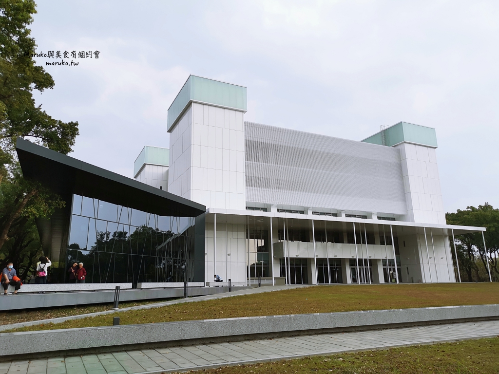 屏東縣立圖書館總館 南國首座森林圖書館，還書得來速快速又方便！ @Maruko(丸子)與美食有個約會