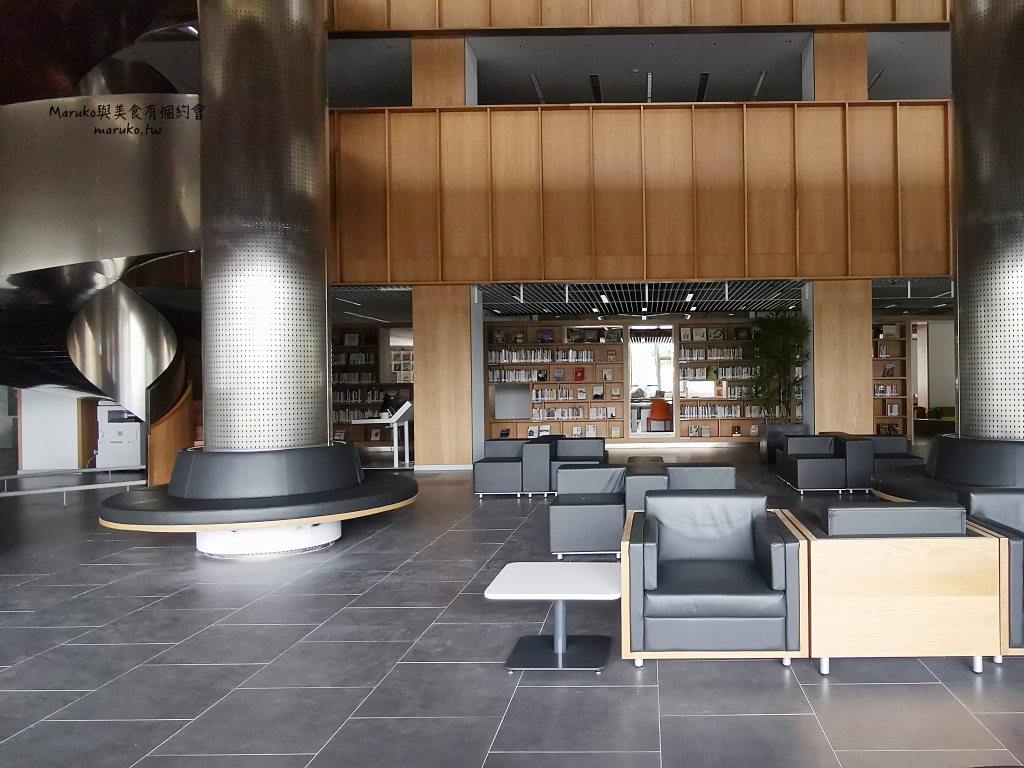 屏東縣立圖書館總館 南國首座森林圖書館，還書得來速快速又方便！ @Maruko(丸子)與美食有個約會