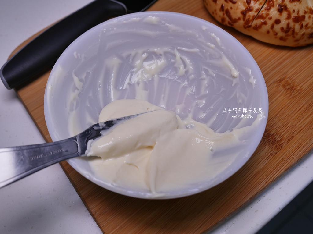 【食譜】韓國爆漿奶油起司大蒜麵包｜用貝果做韓國熱門的現烤路邊攤小吃 @Maruko(丸子)與美食有個約會