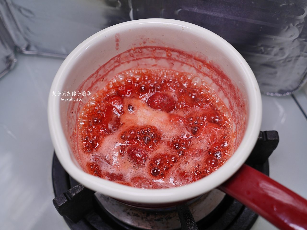 【食譜】草莓氣泡飲｜夏天的純天然草莓果醬清涼飲品簡易做法 @Maruko(丸子)與美食有個約會