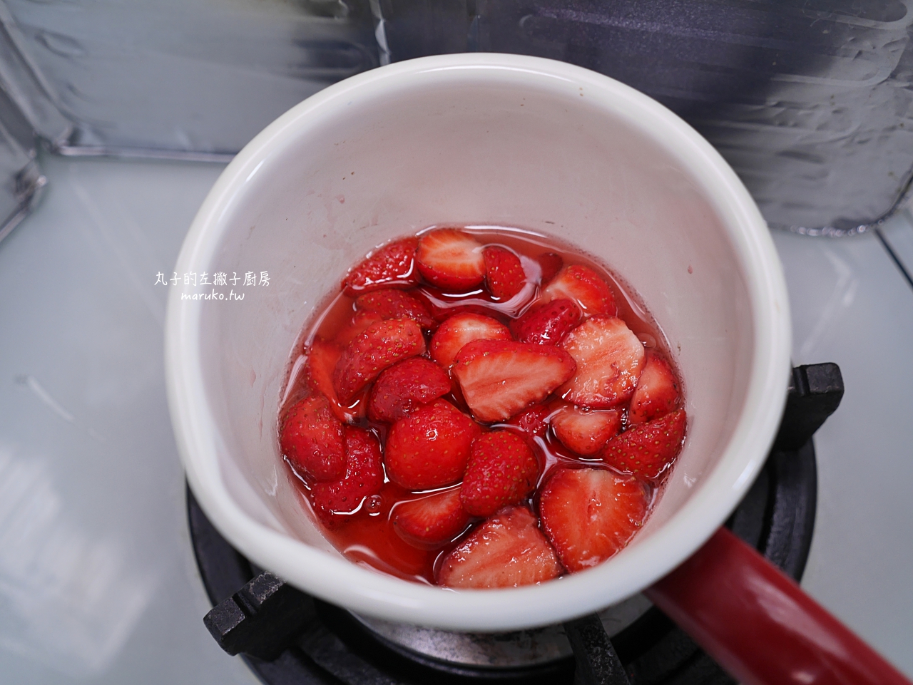 【食譜】草莓氣泡飲｜夏天的純天然草莓果醬清涼飲品簡易做法 @Maruko(丸子)與美食有個約會