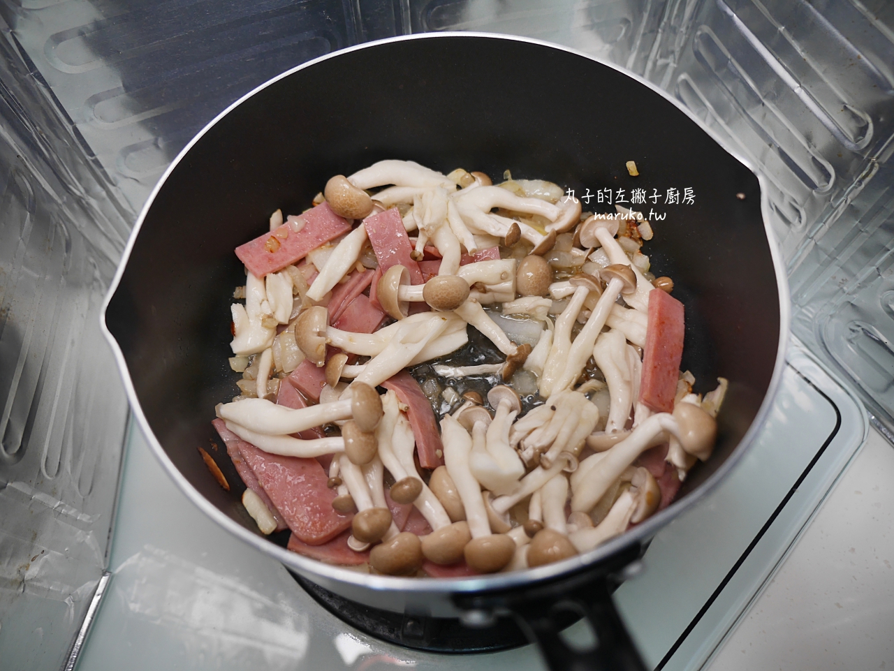 【食譜】和風奶油菠菜野菇燉飯/讓白醬風味更清爽的做法 @Maruko(丸子)與美食有個約會