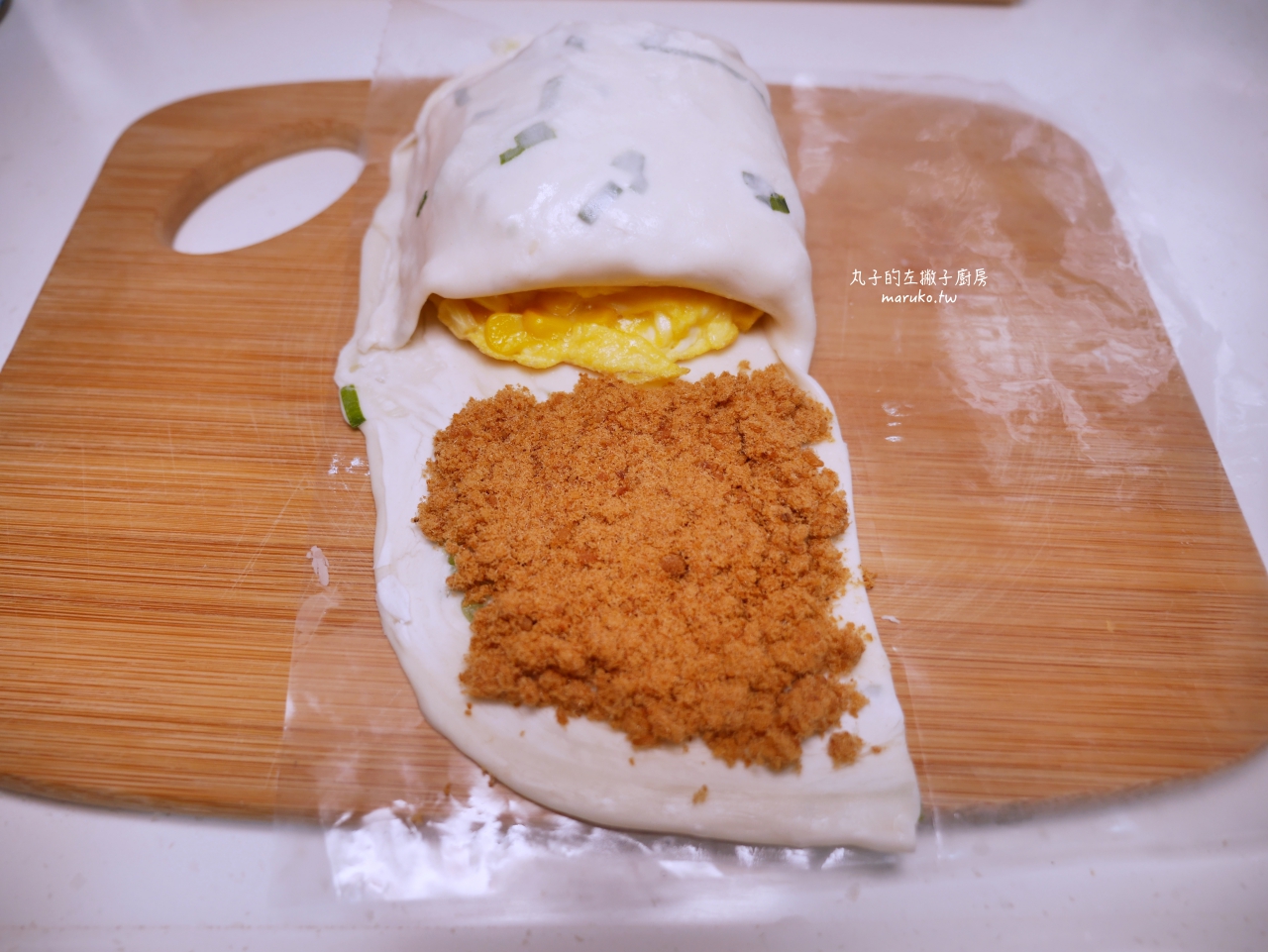 【鬆餅機食譜】摺疊蔥抓餅 把餡料包起吃酥脆又乾爽，多用途吐司烤盤做法 @Maruko(丸子)與美食有個約會