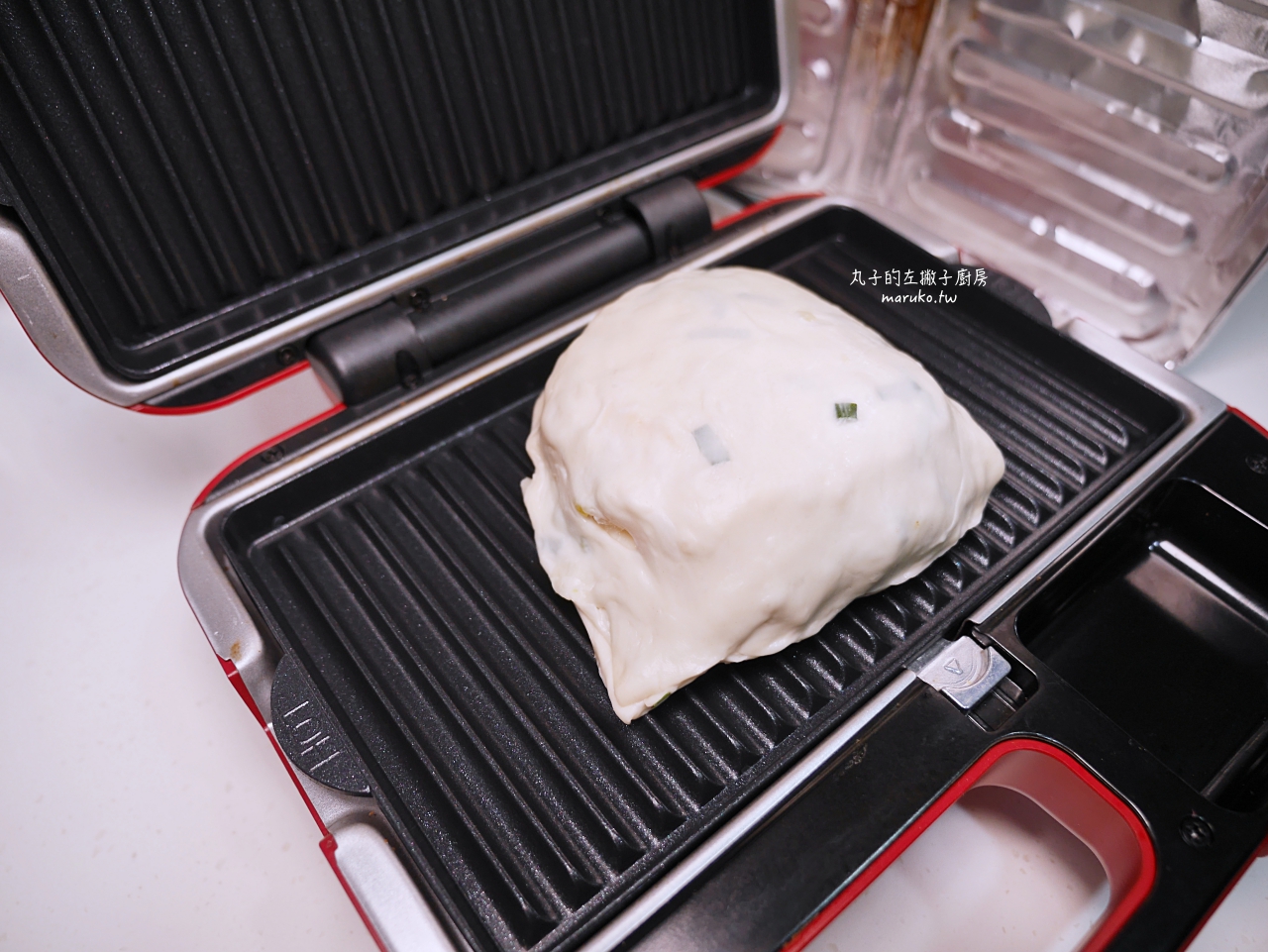 【鬆餅機食譜】摺疊蔥抓餅 把餡料包起吃酥脆又乾爽,多用途吐司烤盤做法 @Maruko(丸子)與美食有個約會 【鬆餅機食譜】摺疊蔥抓餅 把餡料包起吃酥脆又乾爽,多用途吐司烤盤做法 @Maruko(丸子)與美食有個約會