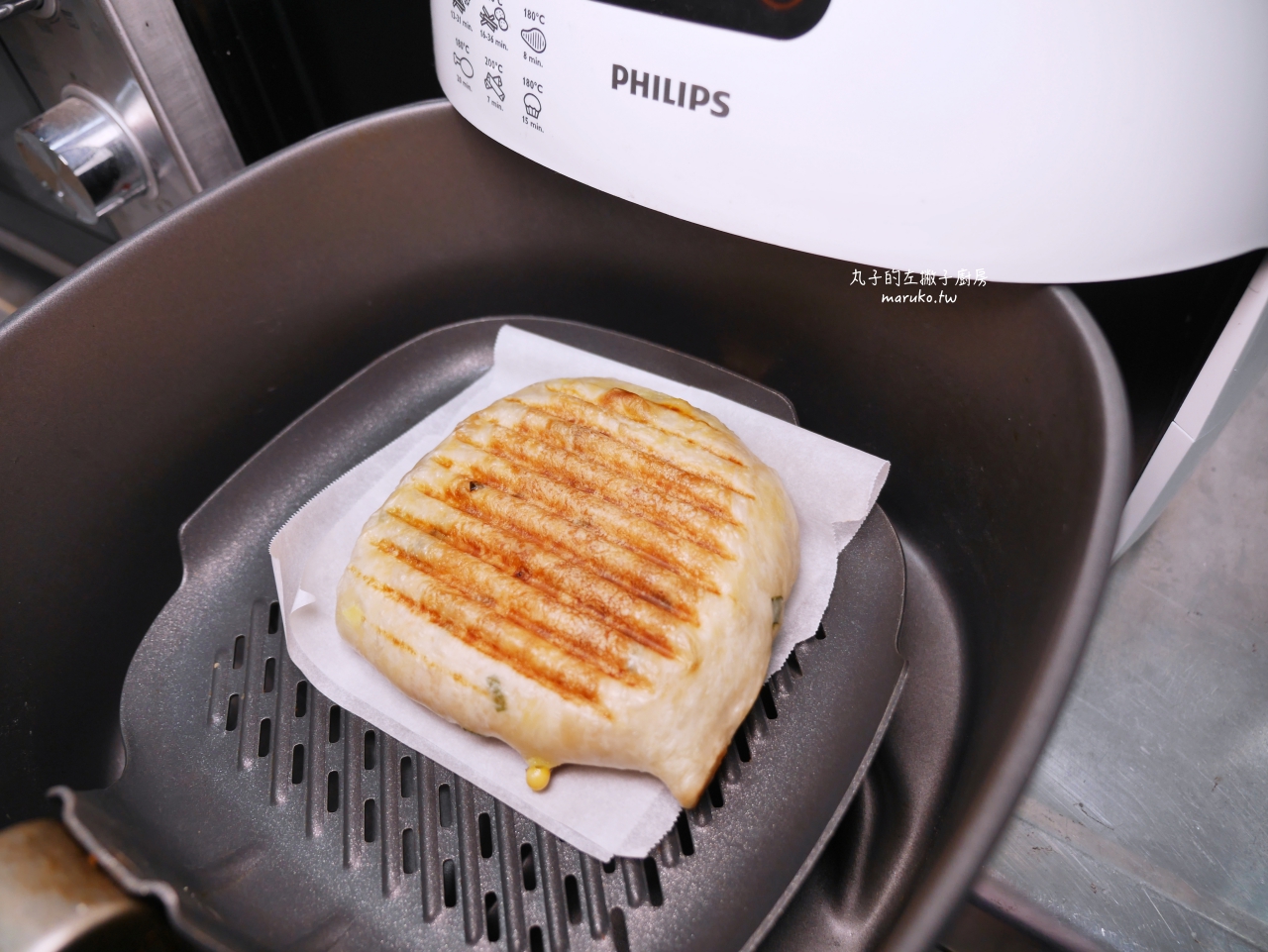 【鬆餅機食譜】摺疊蔥抓餅 把餡料包起吃酥脆又乾爽，多用途吐司烤盤做法 @Maruko(丸子)與美食有個約會