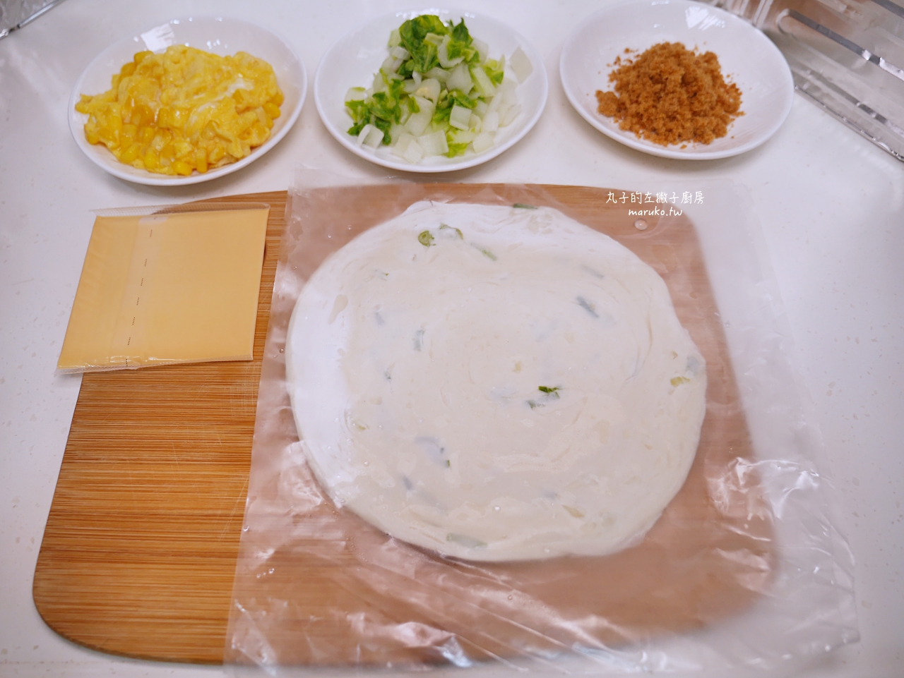 【鬆餅機食譜】摺疊蔥抓餅 把餡料包起吃酥脆又乾爽，多用途吐司烤盤做法 @Maruko(丸子)與美食有個約會