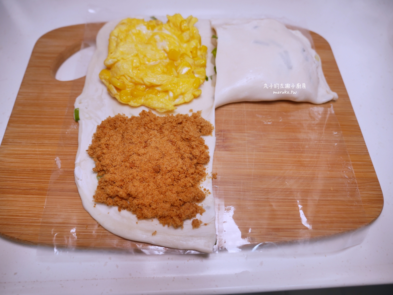 【鬆餅機食譜】摺疊蔥抓餅 把餡料包起吃酥脆又乾爽，多用途吐司烤盤做法 @Maruko(丸子)與美食有個約會