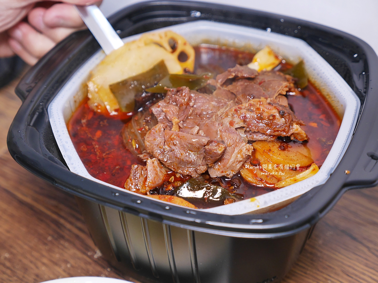 【食譜】麻辣水煮魚 海底撈麻辣清油鍋底料理包二樣食材簡單上桌！ @Maruko(丸子)與美食有個約會
