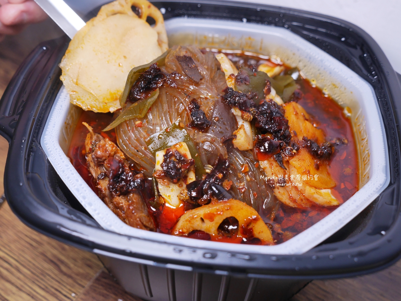 【食譜】麻辣水煮魚 海底撈麻辣清油鍋底料理包二樣食材簡單上桌！ @Maruko(丸子)與美食有個約會