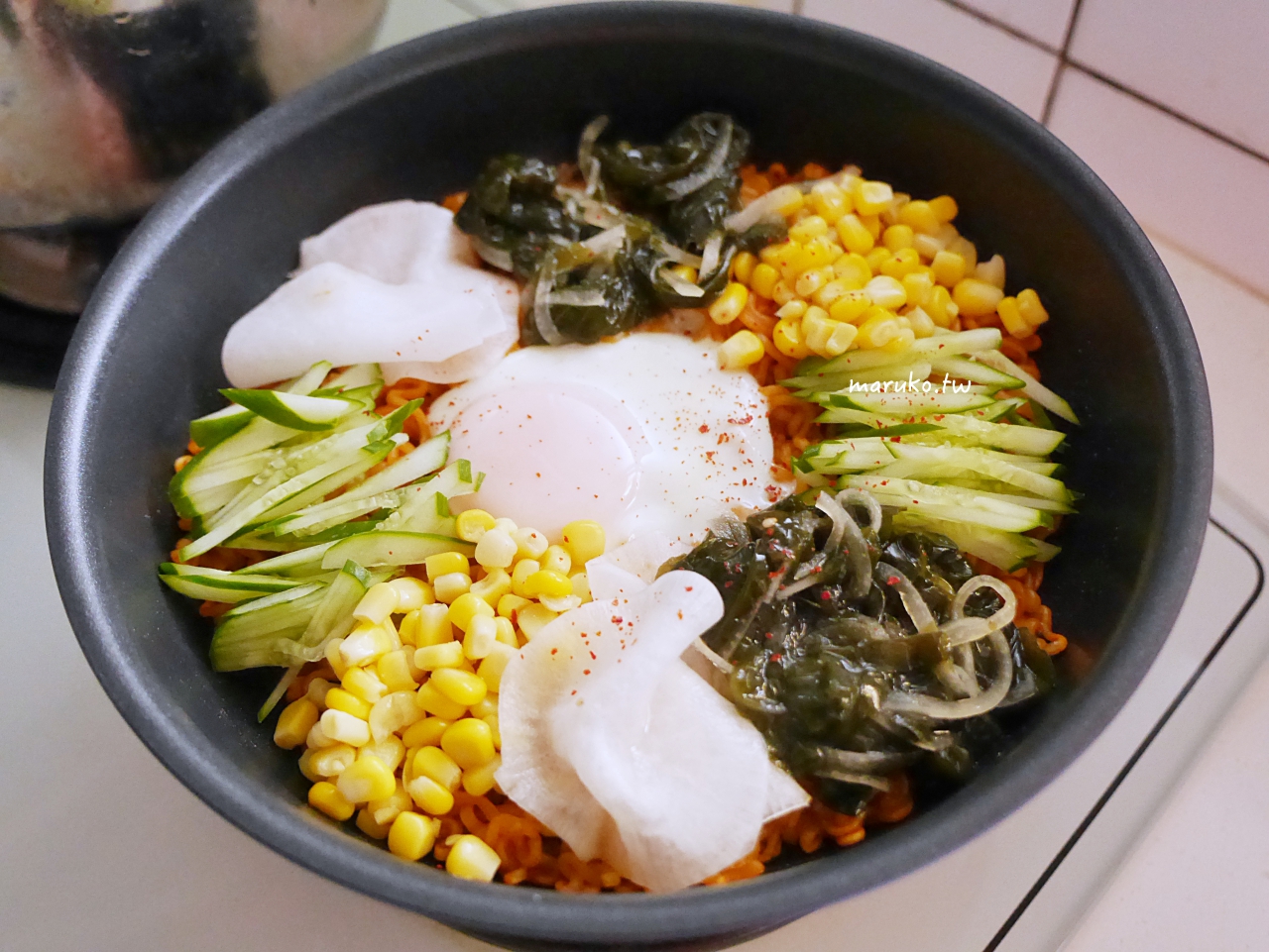 【食譜】韓式拌麵 無湯粉包泡麵做法 用拌飯醬乾拌就好吃 不倒翁Q拉麵(純麵條) @Maruko(丸子)與美食有個約會