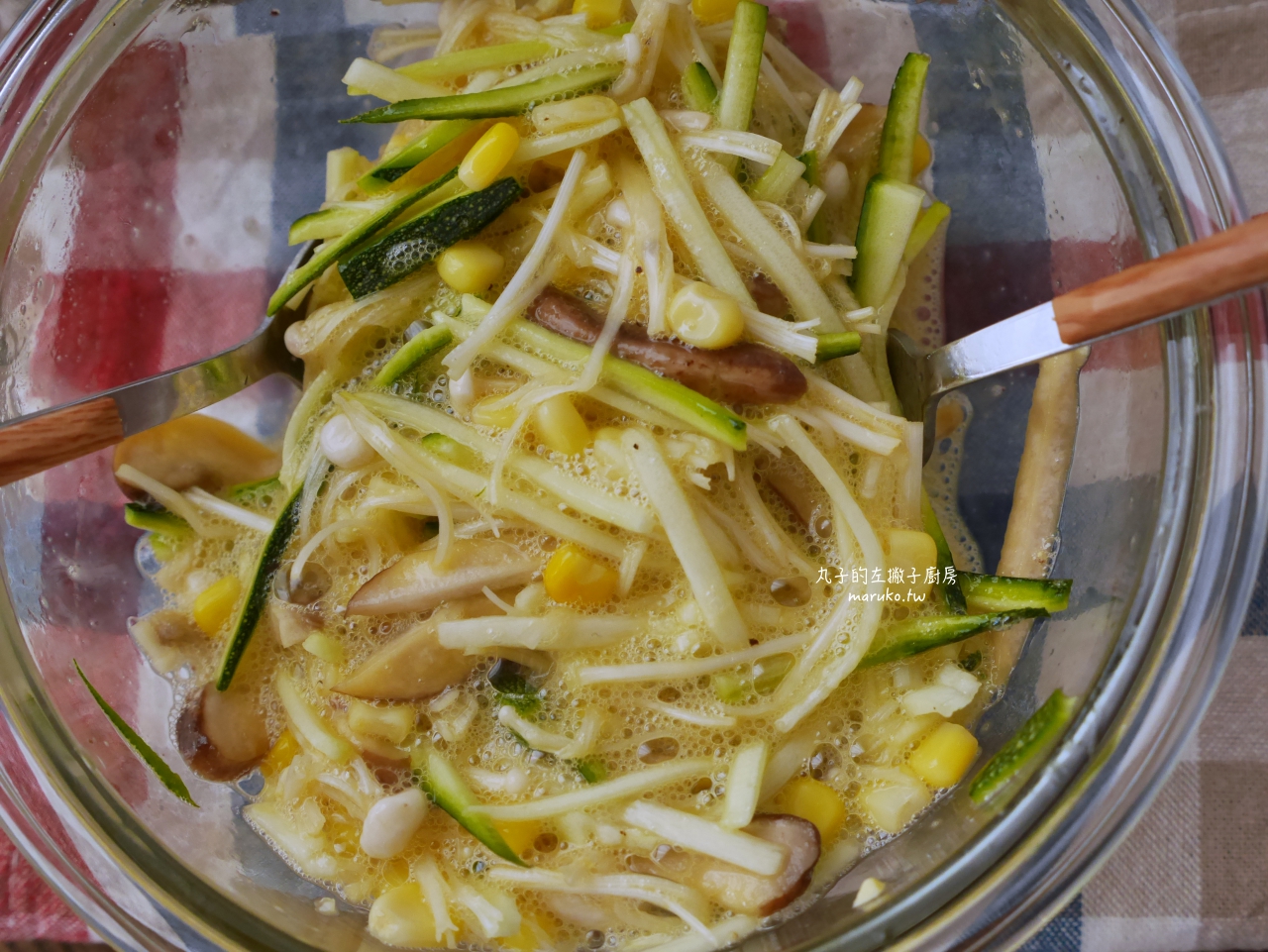 【食譜】雞蛋蔬菜煎餅 充滿雞蛋香氣的煎餅 清冰箱料理分享 @Maruko(丸子)與美食有個約會 【食譜】雞蛋蔬菜煎餅 充滿雞蛋香氣的煎餅 清冰箱料理分享 @Maruko(丸子)與美食有個約會