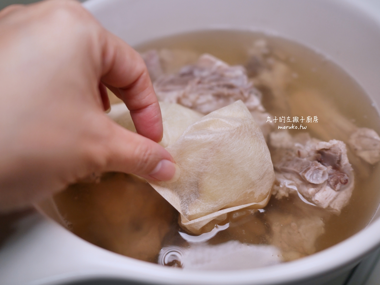 【食譜】馬鈴薯豬排骨湯 用燉得更入味  JIA 品家家品 饗食版蒸鍋湯鍋 推薦 @Maruko(丸子)與美食有個約會