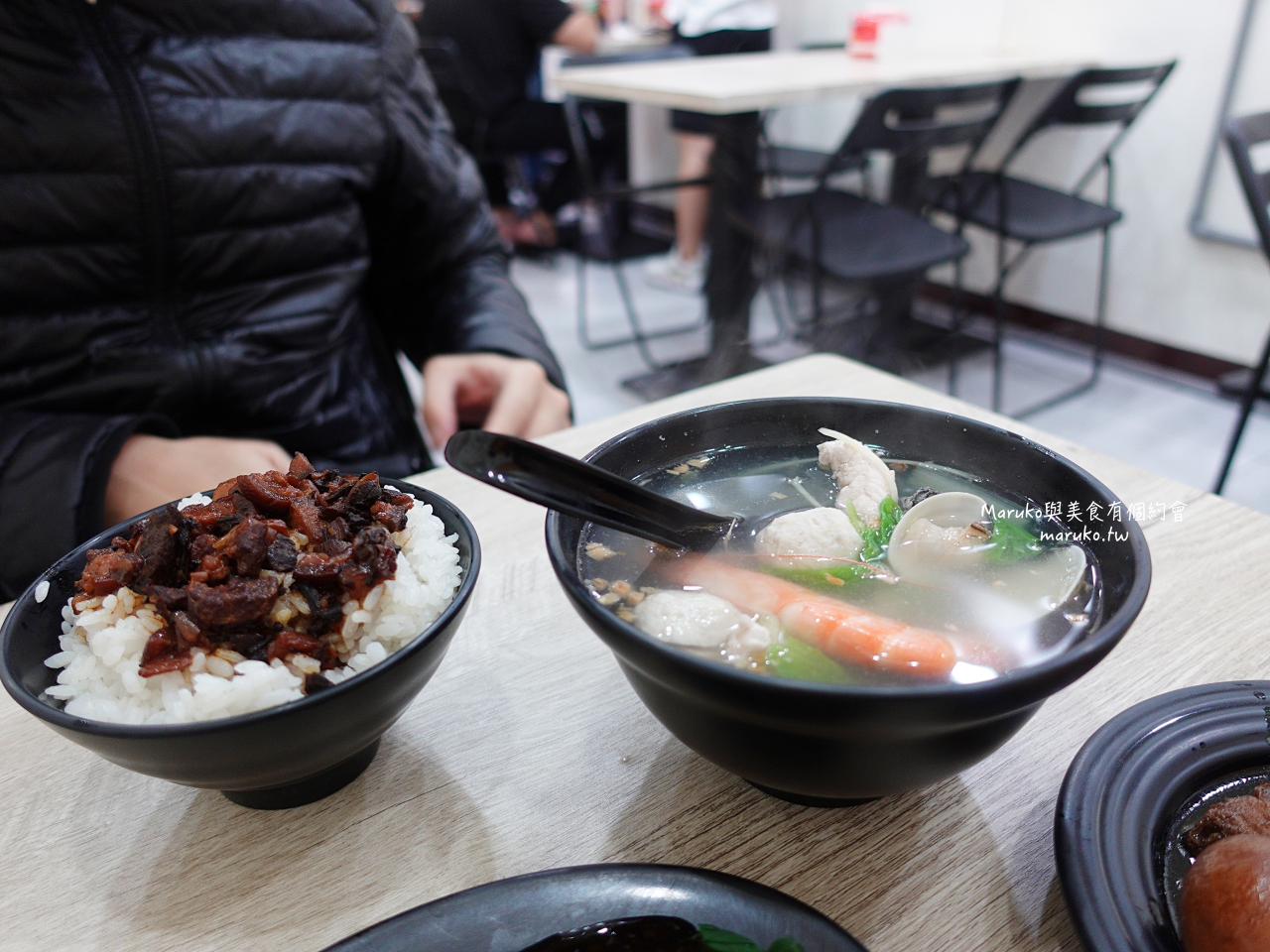 【台北】明弘無刺虱目魚專賣店 魚市場旁凌晨3點就營業虱目魚湯、海鮮粥，用料實在又新鮮！ @Maruko(丸子)與美食有個約會