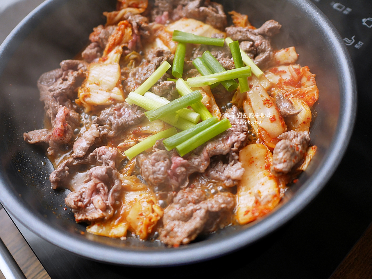 【食譜】韓式泡菜炒牛肉｜零廚藝也能做！10分鐘上桌的道地韓式家常菜 @Maruko(丸子)與美食有個約會