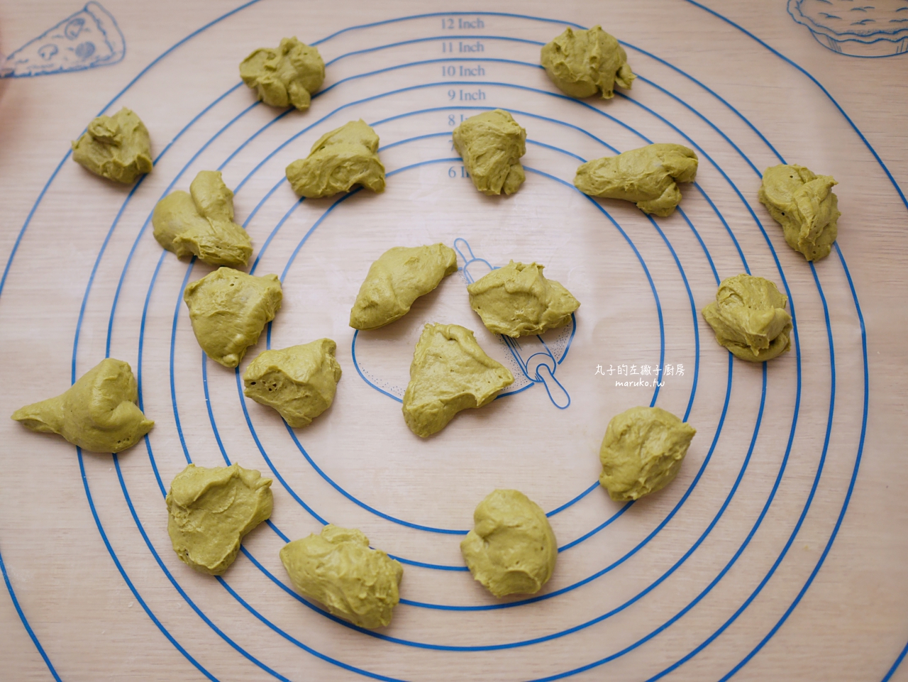 免買吐司盒!用保鮮盒烤出超萌「抹茶雙色吐司」,新手也能輕鬆搞定 @Maruko(丸子)與美食有個約會 免買吐司盒!用保鮮盒烤出超萌「抹茶雙色吐司」,新手也能輕鬆搞定 @Maruko(丸子)與美食有個約會