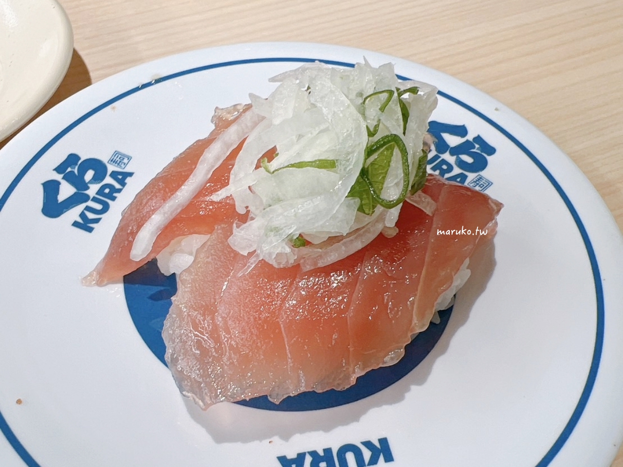 KURA 藏壽司 海外首家全球最大旗艦店 來自日本最大連鎖迴轉壽司每盤只要40元! @Maruko(丸子)與美食有個約會 KURA 藏壽司 海外首家全球最大旗艦店 來自日本最大連鎖迴轉壽司每盤只要40元! @Maruko(丸子)與美食有個約會
