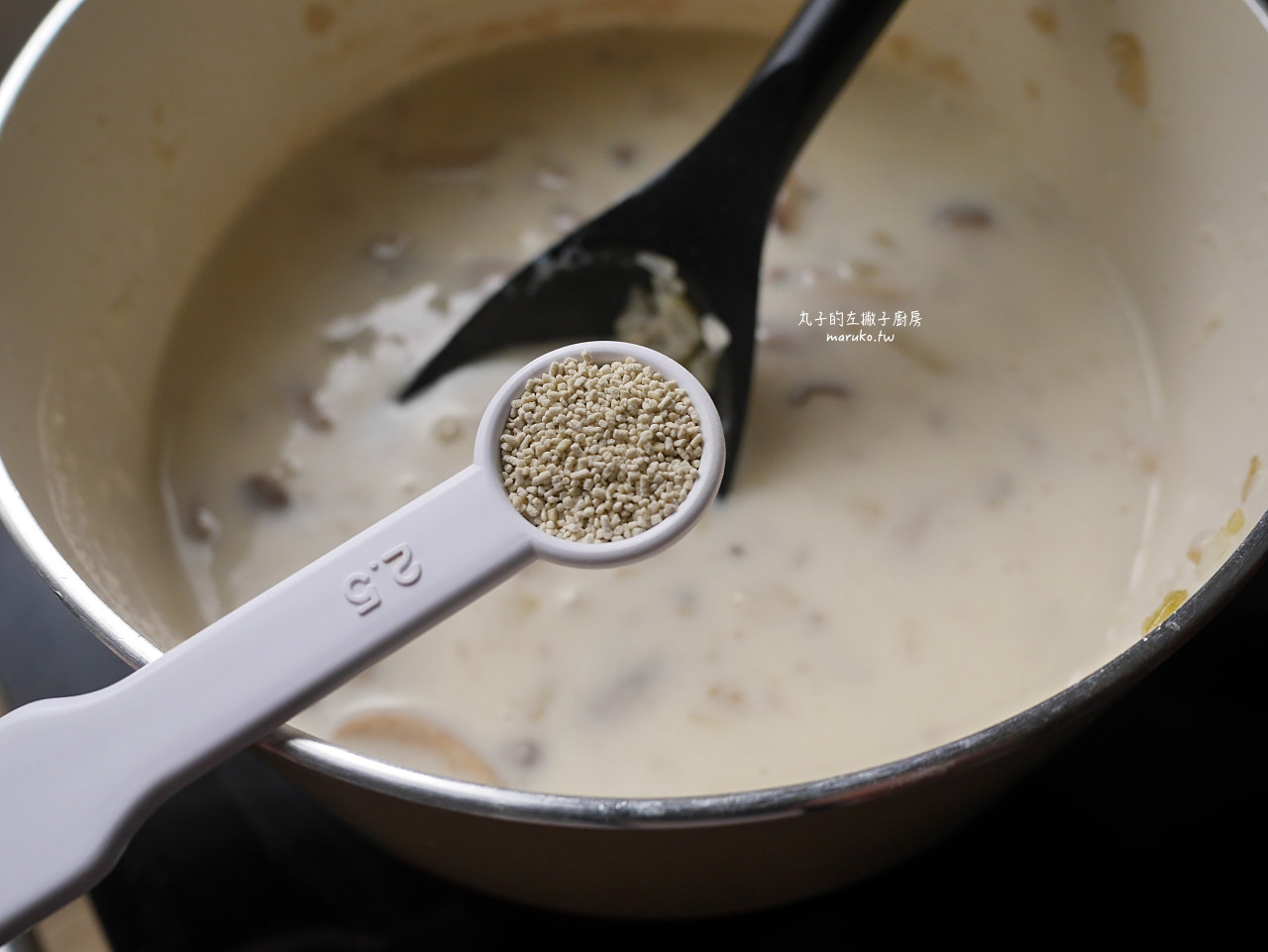 【食譜】烹大師入菜 三個日式洋食館招牌菜 拿坡里義大利麵 馬鈴薯蘑菇濃湯 鮭魚菠菜鹹派 分享推薦 @Maruko(丸子)與美食有個約會