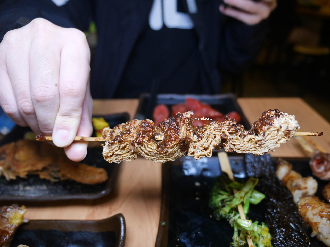 【台北】柒息地串燒居酒屋 東區平價秘醬串燒只要19元 泡菜免費續 朋友聚餐續攤首選推薦 @Maruko(丸子)與美食有個約會