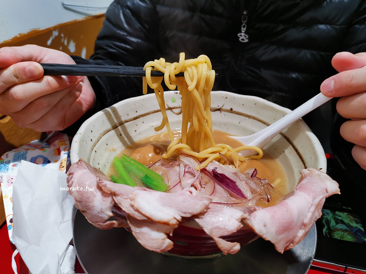 台北 京都柚子豚骨拉麵 日本京都空運來台的水尾產柚子 以豚骨湯為基底 有日本酒風味吟釀拉麵 @Maruko(丸子)與美食有個約會 台北 京都柚子豚骨拉麵 日本京都空運來台的水尾產柚子 以豚骨湯為基底 有日本酒風味吟釀拉麵 @Maruko(丸子)與美食有個約會