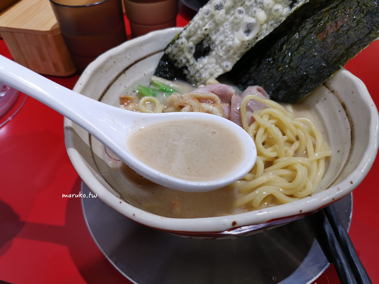 台北 京都柚子豚骨拉麵 日本京都空運來台的水尾產柚子 以豚骨湯為基底 有日本酒風味吟釀拉麵 @Maruko(丸子)與美食有個約會 台北 京都柚子豚骨拉麵 日本京都空運來台的水尾產柚子 以豚骨湯為基底 有日本酒風味吟釀拉麵 @Maruko(丸子)與美食有個約會