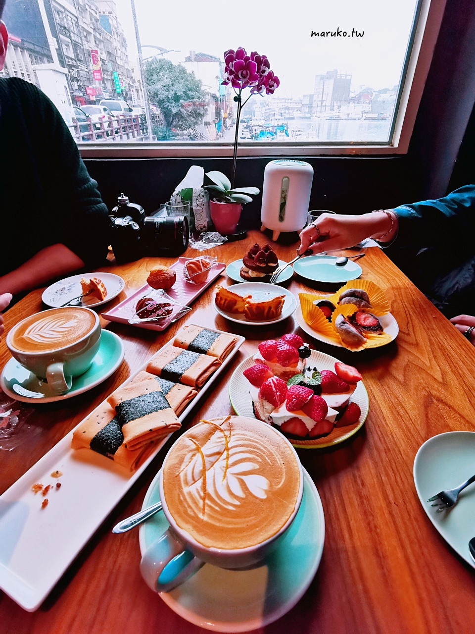 【基隆】熊豆咖啡 漁港第一排最美的窗景 自家烘焙咖啡 手作甜點 @Maruko(丸子)與美食有個約會