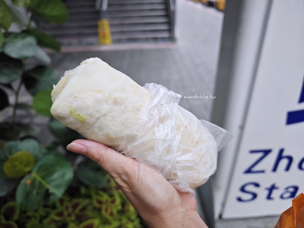 【桃園中壢美食】劉家現做潤餅：車站周邊必吃銅板小吃！巨無霸爆餡大份量，獨門咖哩/芥末口味推薦 @Maruko(丸子)與美食有個約會