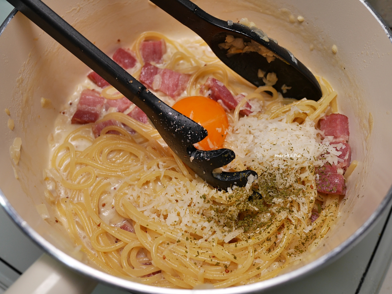 【義大利麵食譜】零失敗！奶油培根蛋黃義大利麵簡單做法，只要一顆蛋黃煮出超濃郁神級美味 @Maruko(丸子)與美食有個約會