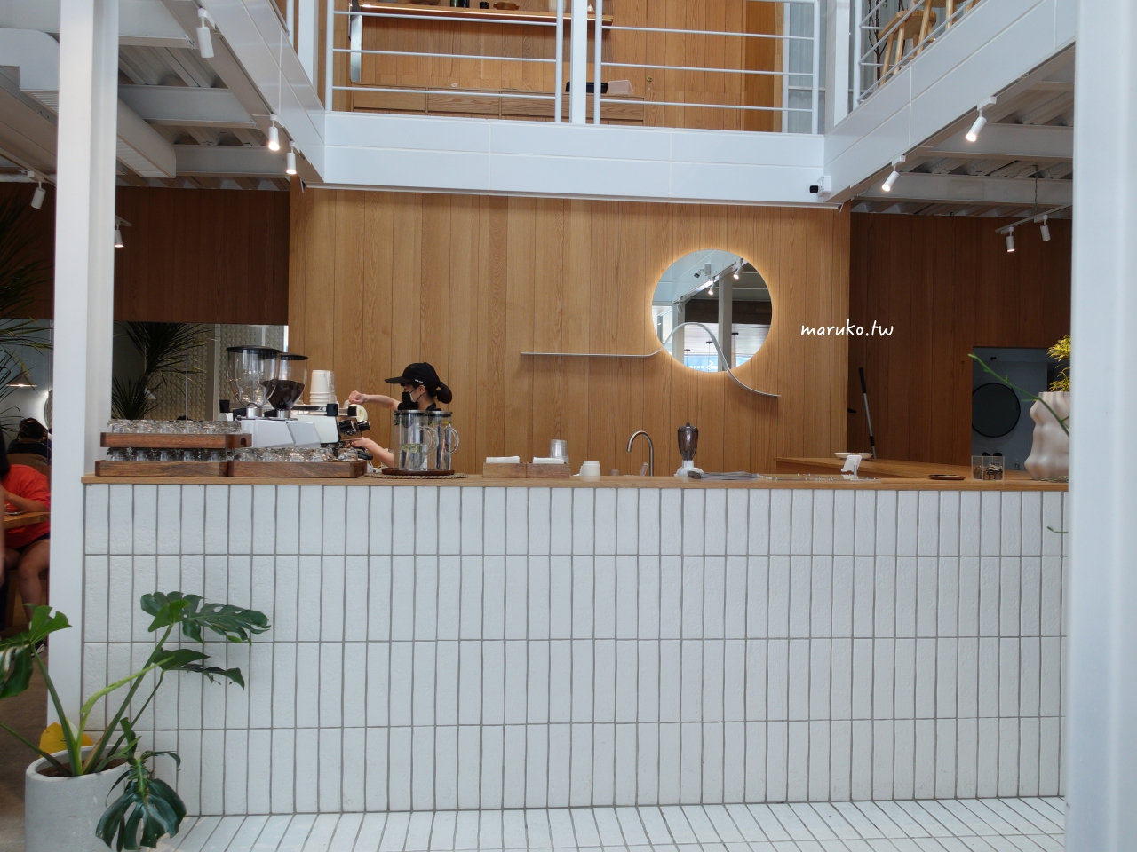 【屏東】探柵 白色玻璃屋的早午餐時光 寵物友善餐廳 市中心聚餐推薦 @Maruko(丸子)與美食有個約會
