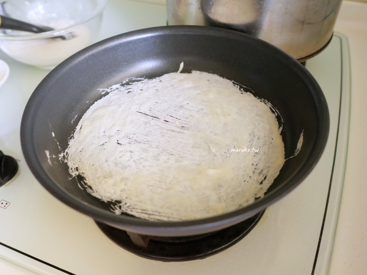 【清明節食譜】平底鍋自製潤餅皮做法!只要3樣食材零失敗,包入古早味蛋酥香氣更升級 @Maruko(丸子)與美食有個約會 【清明節食譜】平底鍋自製潤餅皮做法!只要3樣食材零失敗,包入古早味蛋酥香氣更升級 @Maruko(丸子)與美食有個約會