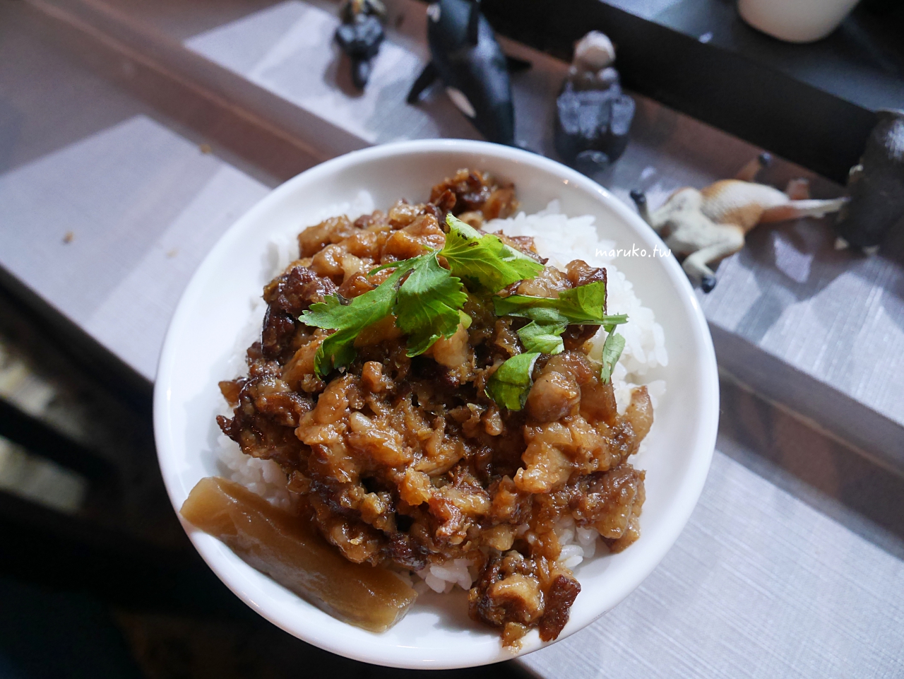 【台北】老同安小酒館 隱藏微微辣川味牛肉麵,美味的滷肉飯中午來只要20元 @Maruko(丸子)與美食有個約會