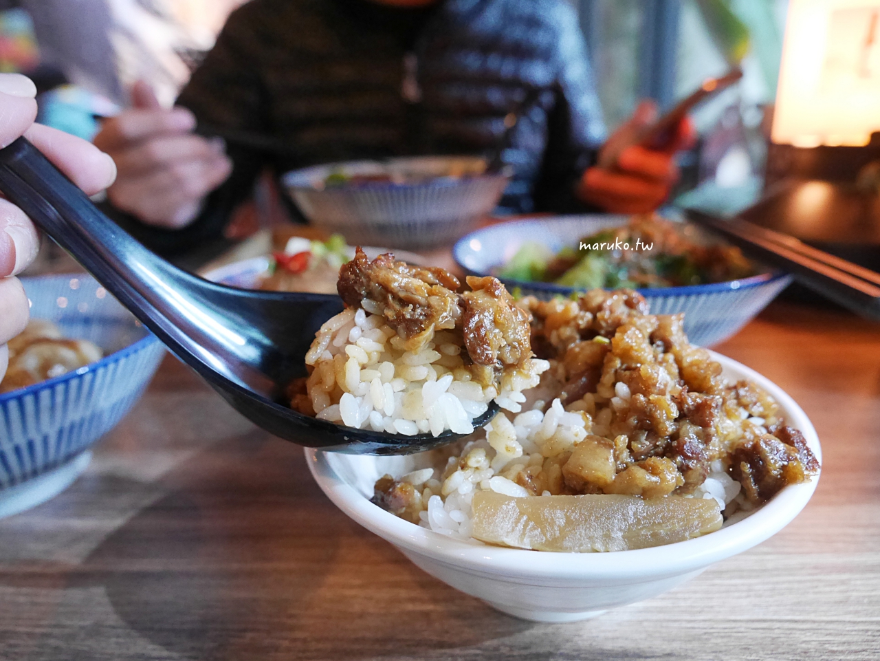 【台北】老同安小酒館 隱藏微微辣川味牛肉麵,美味的滷肉飯中午來只要20元 @Maruko(丸子)與美食有個約會