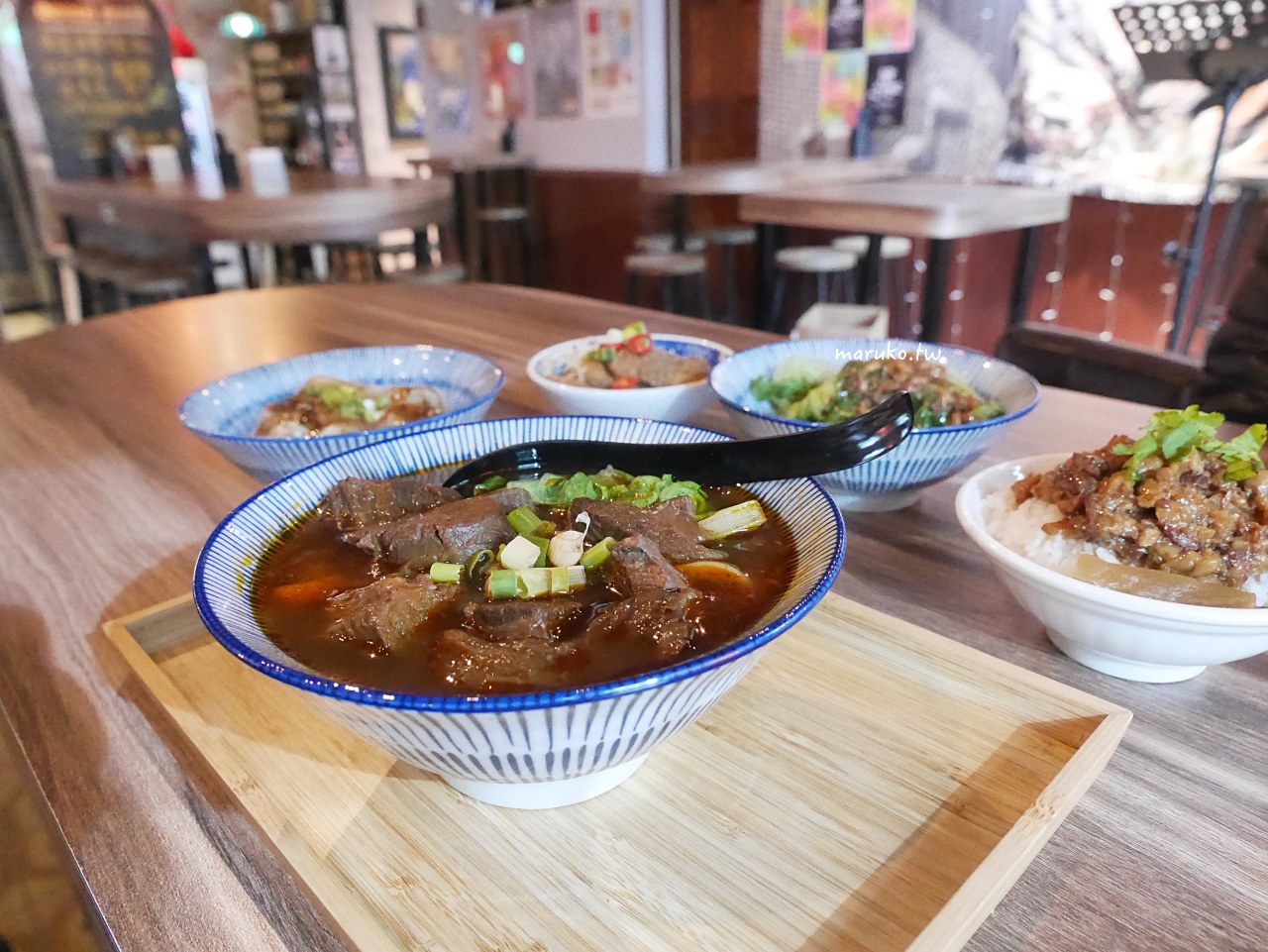 【台北】老同安小酒館 隱藏微微辣川味牛肉麵,美味的滷肉飯中午來只要20元 @Maruko(丸子)與美食有個約會