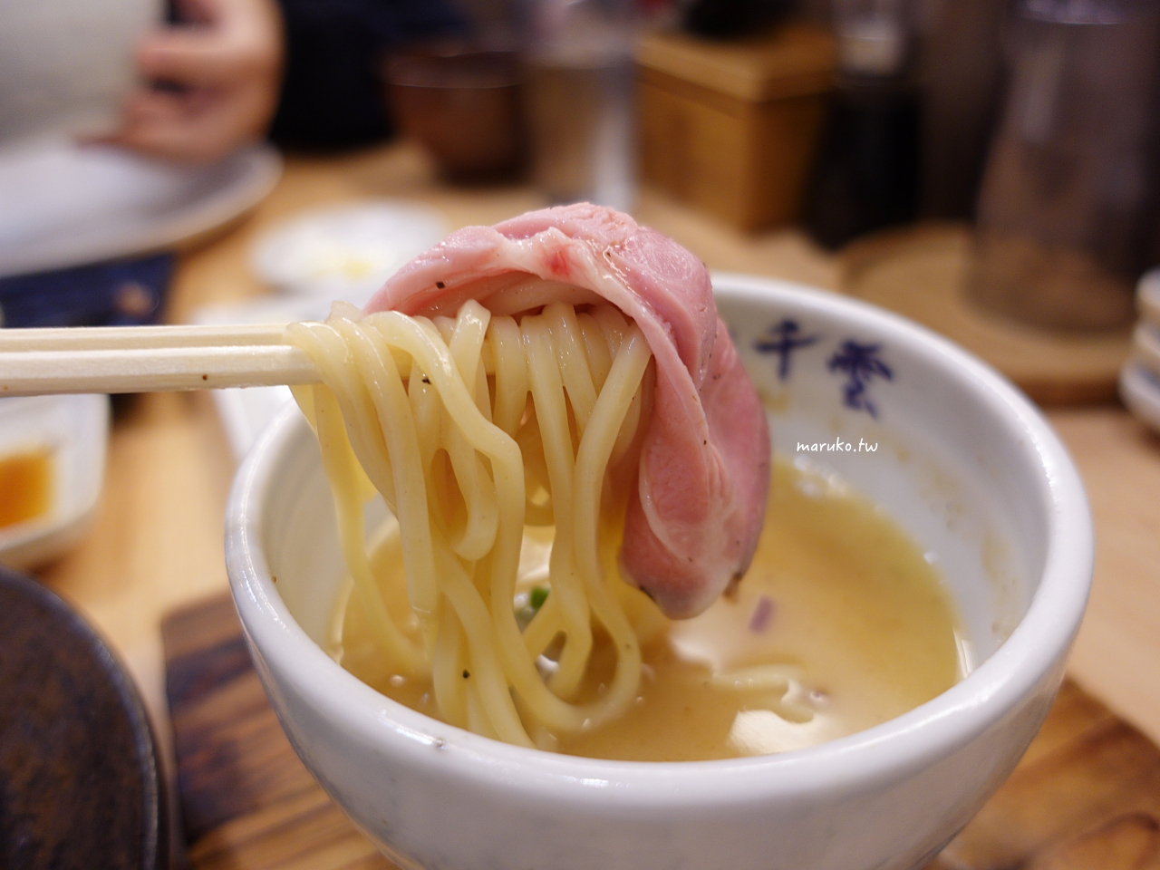 【台北】麵屋千雲 營業至凌晨三點 座位最多 環境最舒適的拉麵店 @Maruko(丸子)與美食有個約會