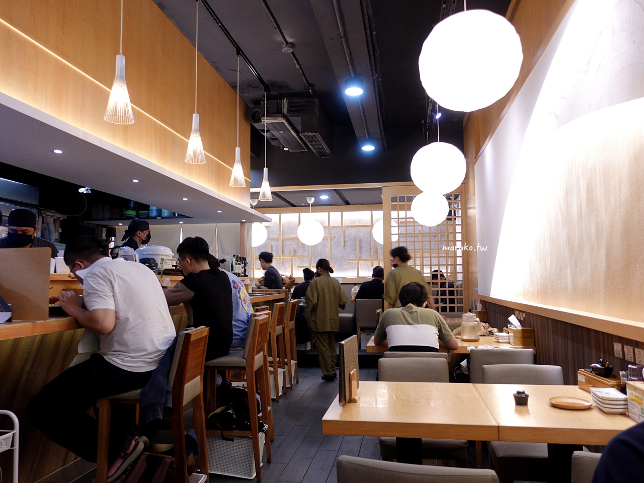 【台北】麵屋千雲 營業至凌晨三點 座位最多 環境最舒適的拉麵店 @Maruko(丸子)與美食有個約會 【台北】麵屋千雲 營業至凌晨三點 座位最多 環境最舒適的拉麵店 @Maruko(丸子)與美食有個約會