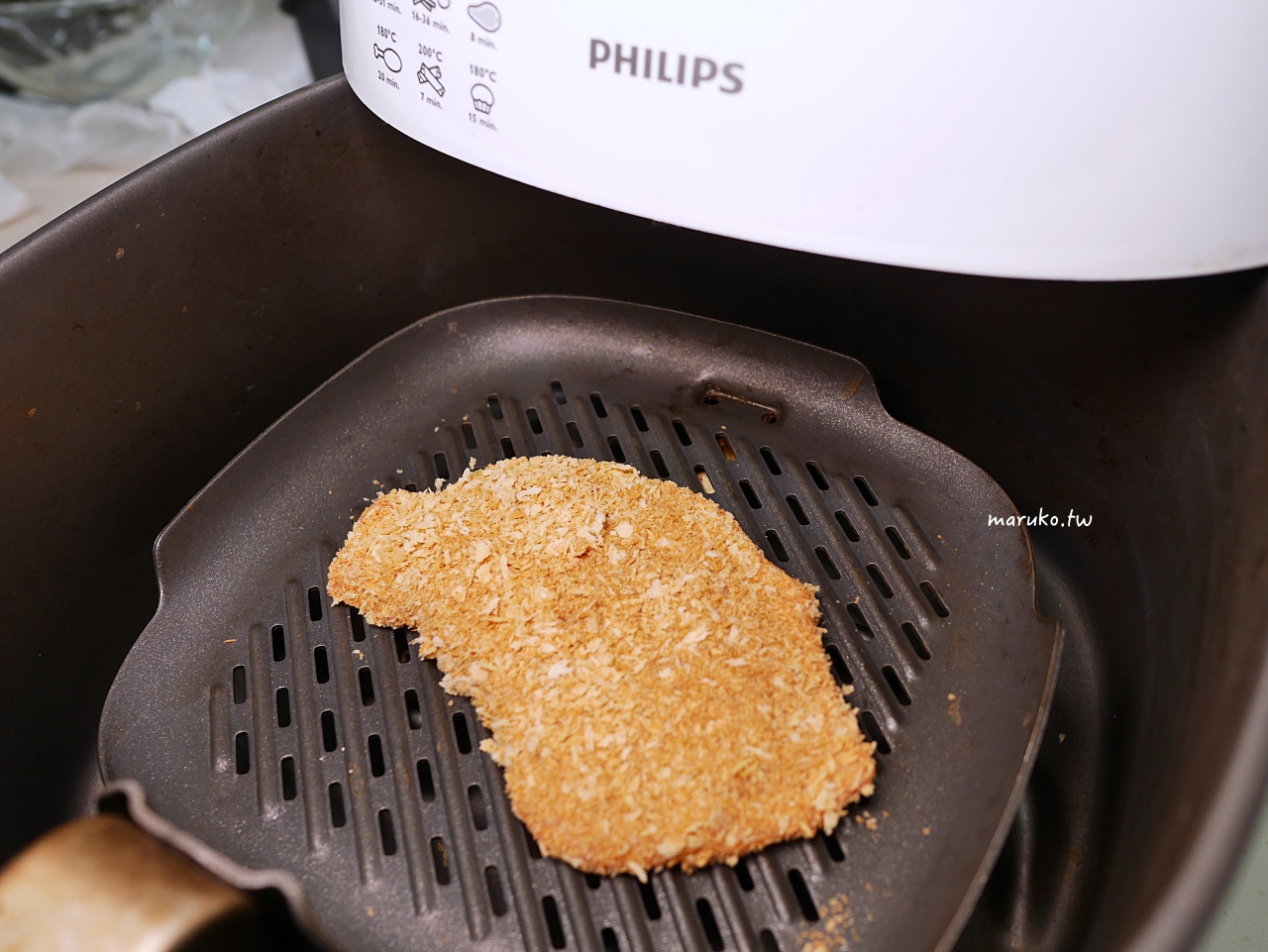 【氣炸鍋食譜】氣炸豬排怎麼做才金黃酥脆？多一步「先炒麵包粉」，免油炸8分鐘快速上菜！ @Maruko(丸子)與美食有個約會