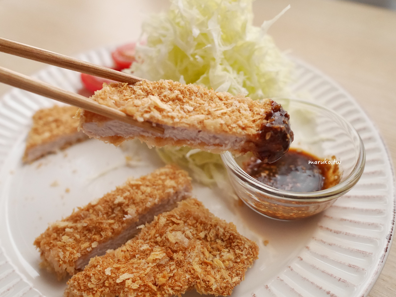 【氣炸鍋食譜】氣炸豬排怎麼做才金黃酥脆？多一步「先炒麵包粉」，免油炸8分鐘快速上菜！ @Maruko(丸子)與美食有個約會