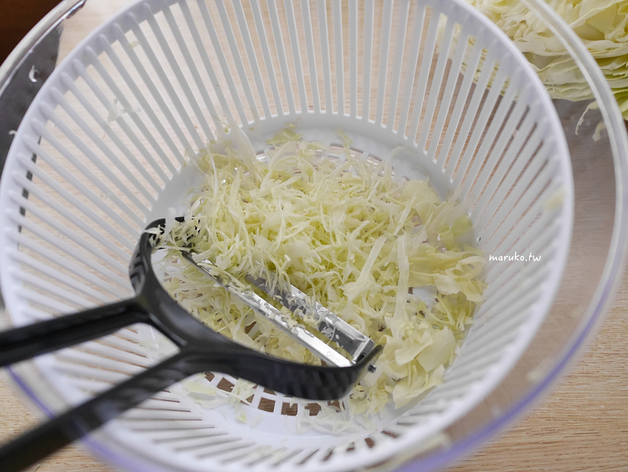 【氣炸鍋食譜】氣炸豬排怎麼做才金黃酥脆？多一步「先炒麵包粉」，免油炸8分鐘快速上菜！ @Maruko(丸子)與美食有個約會