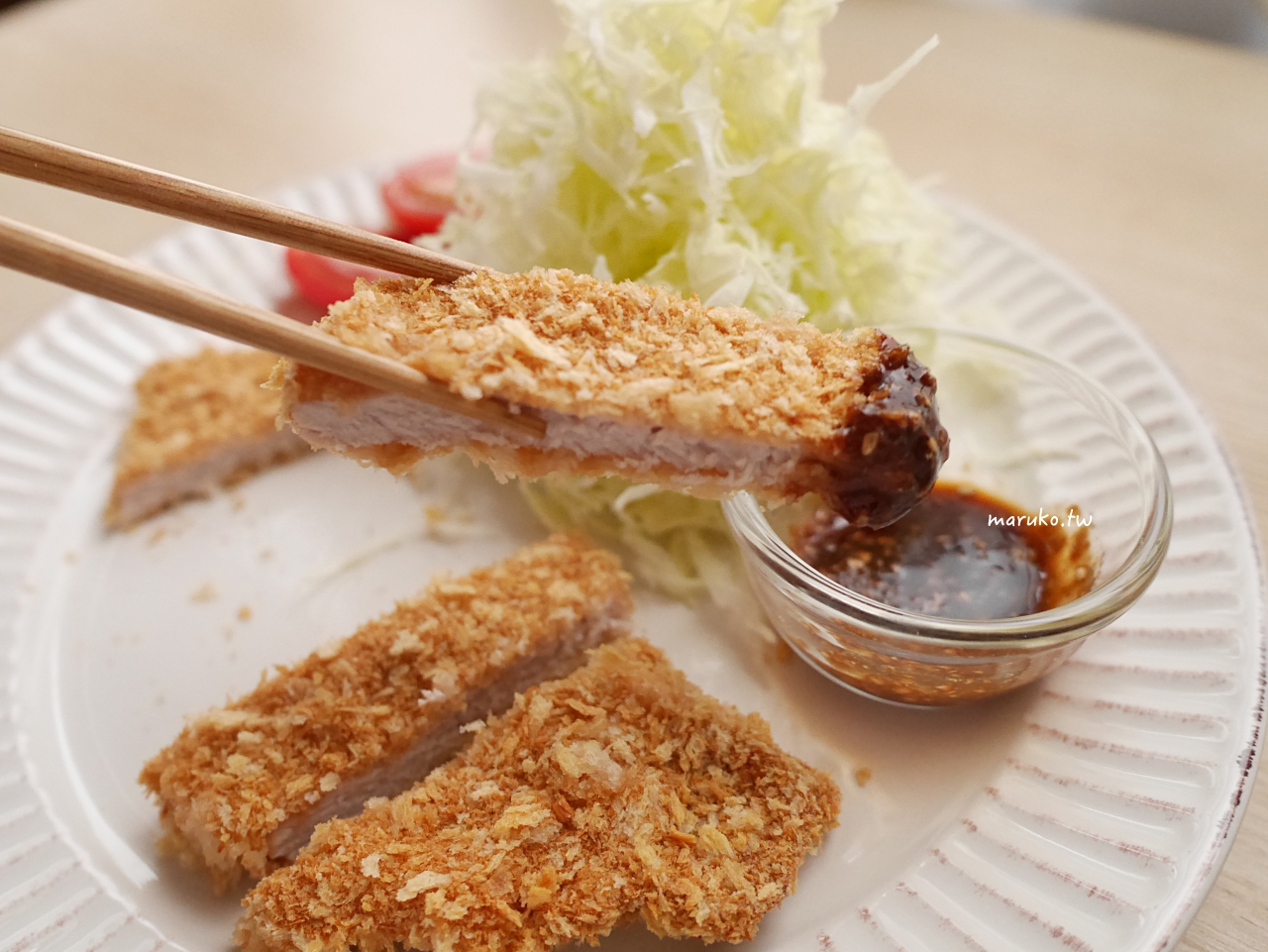 【氣炸鍋食譜】氣炸豬排怎麼做才金黃酥脆？多一步「先炒麵包粉」，免油炸8分鐘快速上菜！ @Maruko(丸子)與美食有個約會