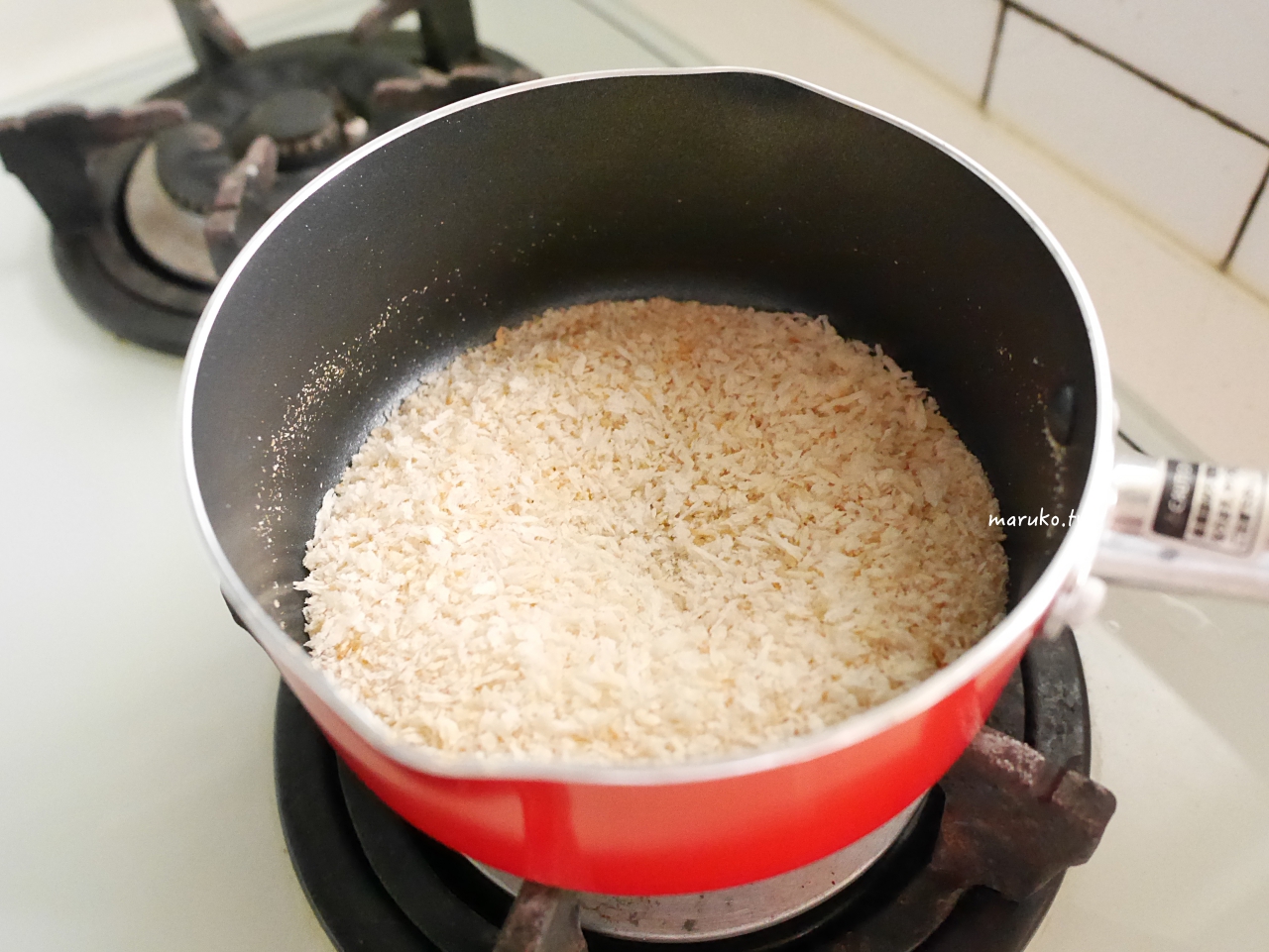 【氣炸鍋食譜】氣炸豬排怎麼做才金黃酥脆？多一步「先炒麵包粉」，免油炸8分鐘快速上菜！ @Maruko(丸子)與美食有個約會
