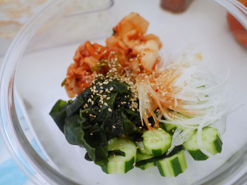 【10分鐘料理】泡菜涼拌小黃瓜食譜！免開火秒入味，下班快速上桌的開胃菜 @Maruko(丸子)與美食有個約會