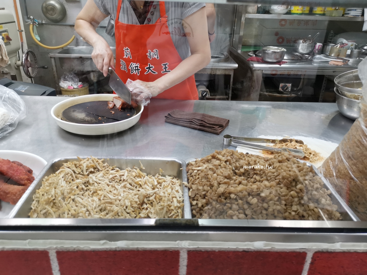 【永和】荊桐潤餅大王 在地人推的潤餅捲！潤餅皮自己做，蔬菜爽脆加了蛋酥才夠味一個只要40元 @Maruko(丸子)與美食有個約會