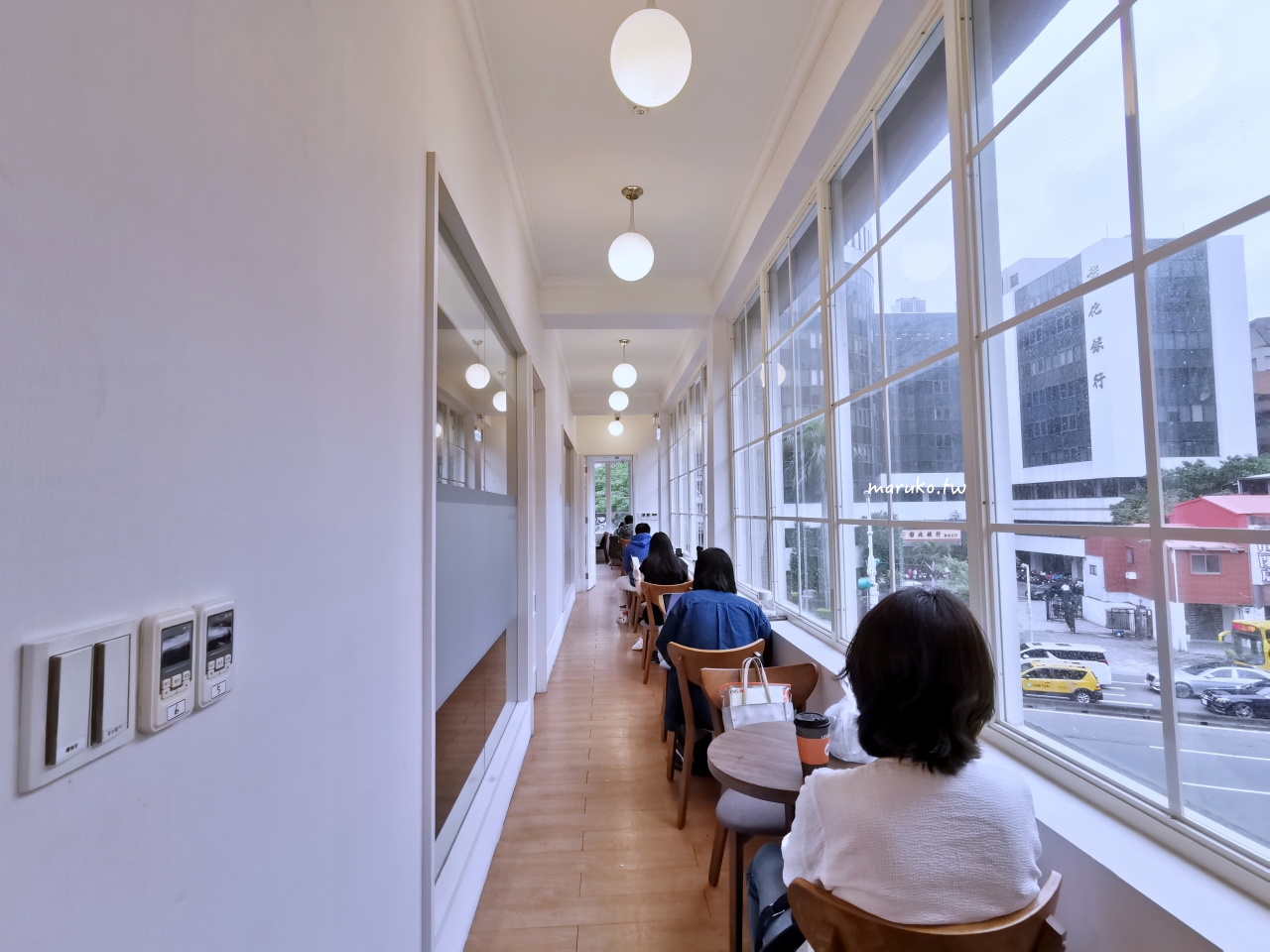 【台北】路易莎咖啡 簡約純白、建成圓環前最美的老宅咖啡，不限時！ @Maruko(丸子)與美食有個約會