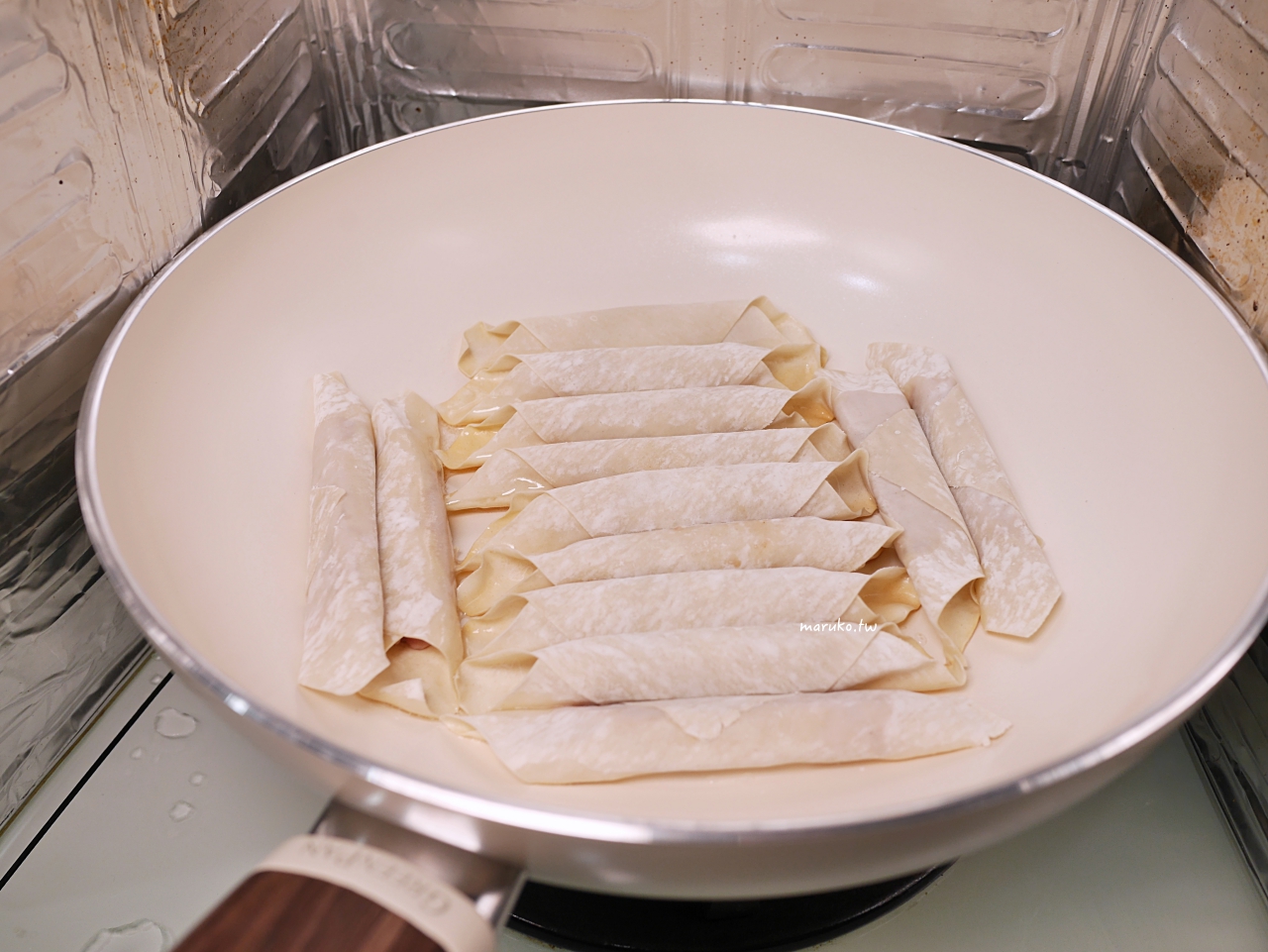【食譜】醬燒肉捲做法｜餛飩皮創意料理，不油炸也能做出香煎肉捲 @Maruko(丸子)與美食有個約會