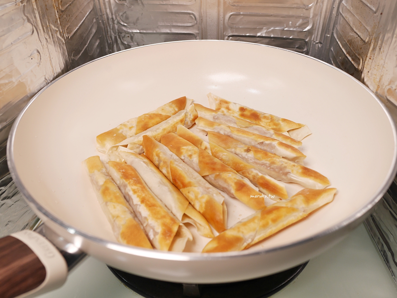 【食譜】醬燒肉捲做法|餛飩皮創意料理,不油炸也能做出香煎肉捲 @Maruko(丸子)與美食有個約會 【食譜】醬燒肉捲做法|餛飩皮創意料理,不油炸也能做出香煎肉捲 @Maruko(丸子)與美食有個約會