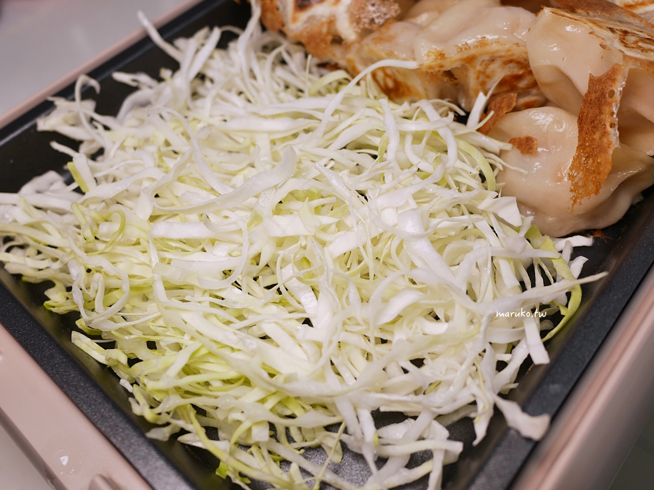 冷凍水餃變日式煎餃！用麗克特電烤盤做出日式酥脆煎餃｜居酒屋風料理食譜分享 @Maruko(丸子)與美食有個約會