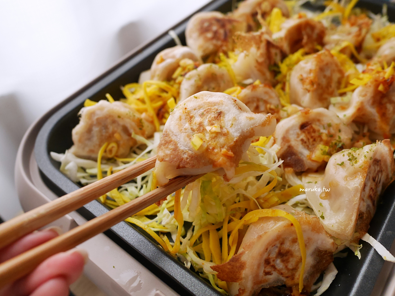 冷凍水餃變日式煎餃！用麗克特電烤盤做出日式酥脆煎餃｜居酒屋風料理食譜分享 @Maruko(丸子)與美食有個約會